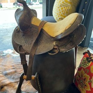 Child’s western horse saddle, in good condition,